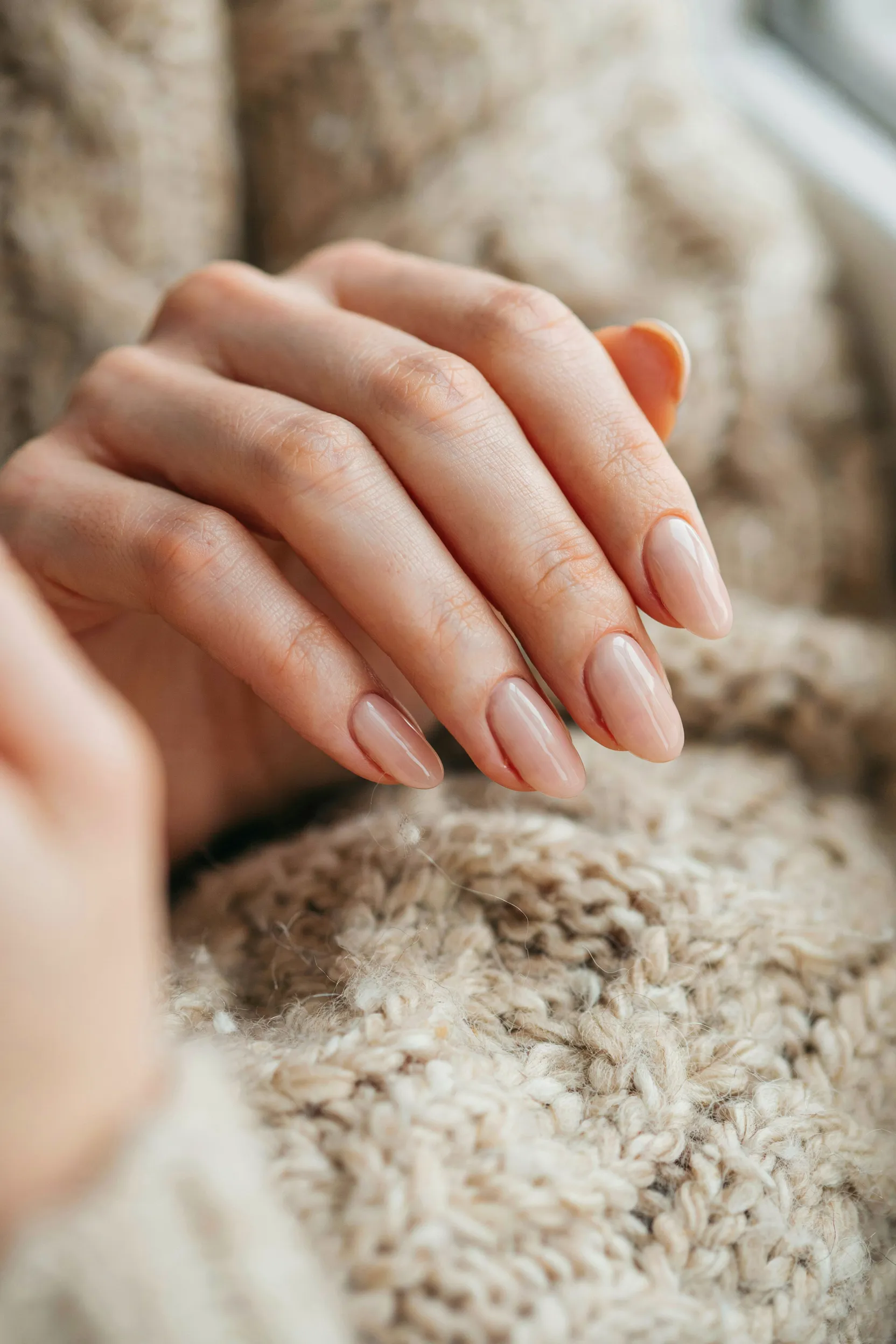 creamy beige coffin nails