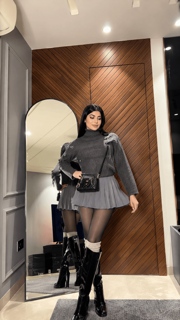 Fleece-lined leggings with a wool pleated skirt